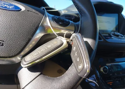 2016 Ford Escape Titanium из США, поврежденный, VIN 1FMCU9JX8GUC03475